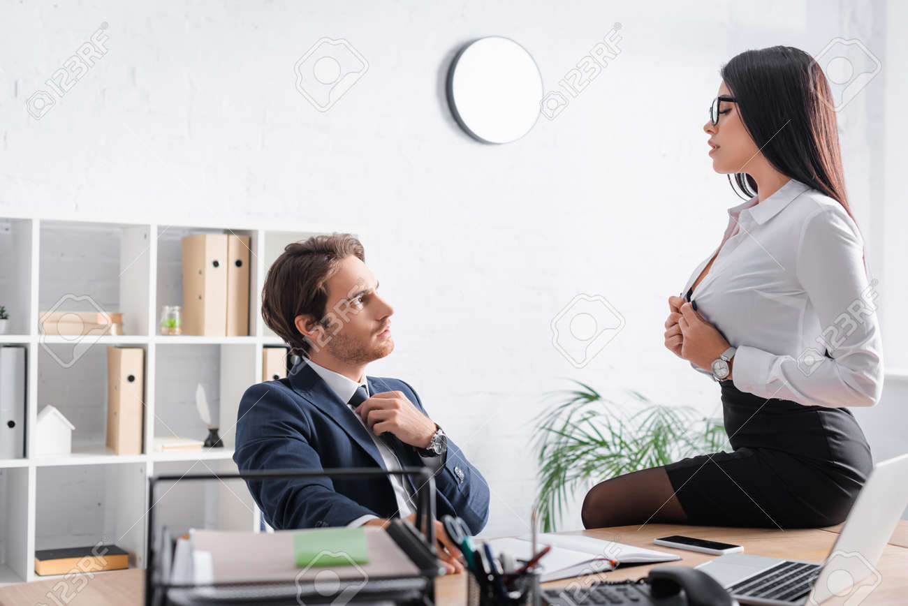 Aleksandra Savelyeva yalangoch fotosurat