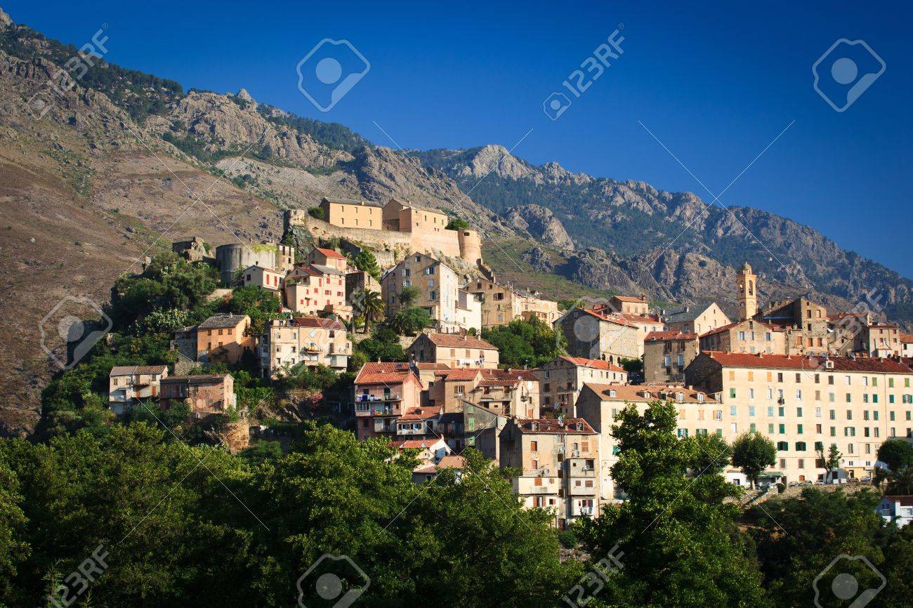 Vista De La Corte Corcega Francia Fotos Retratos Imagenes Y Fotografia De Archivo Libres De Derecho Image