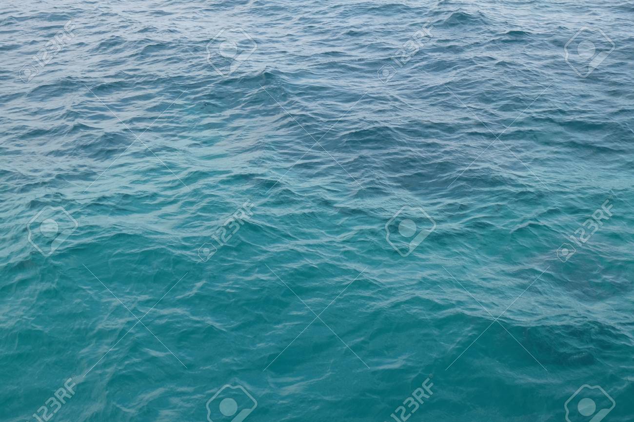 光の波と海のクリア ブルーとターコイズ色の水の表面 の写真素材 画像素材 Image 光の波と海のクリア ブルーとターコイズ色の水の表面 の写真素材 画像素材 Image