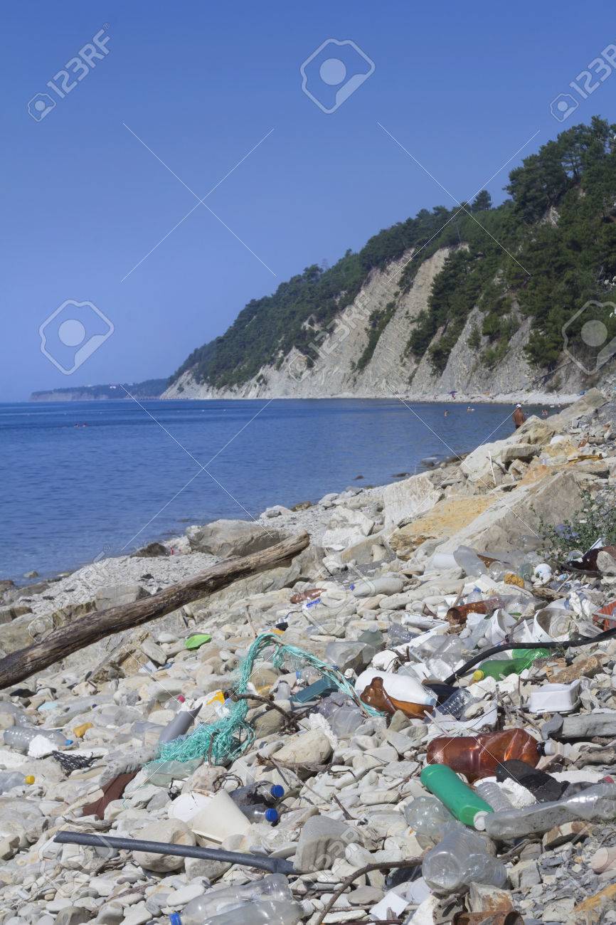 Très Polluée Plage Garbage Sur Le Concept écologique De La Mer Plage