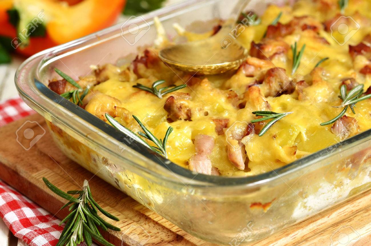 Tartiflette-casserole from potato,cheese,onion and bacon.Traditional french cuisine. - 36500265 Tartiflette-casserole from potato,cheese,onion and bacon.Traditional french cuisine. - 36500265