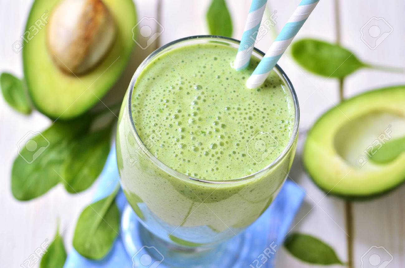 Avocado and spinach green smoothie ona light wooden table. - 47102303 Avocado and spinach green smoothie ona light wooden table. - 47102303