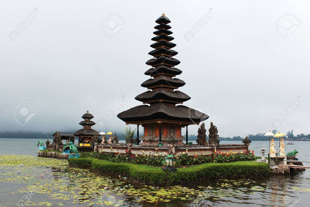 Centre Pura Ulun Danu Bratan Temple Et Le Lac A Bedugul A Bali
