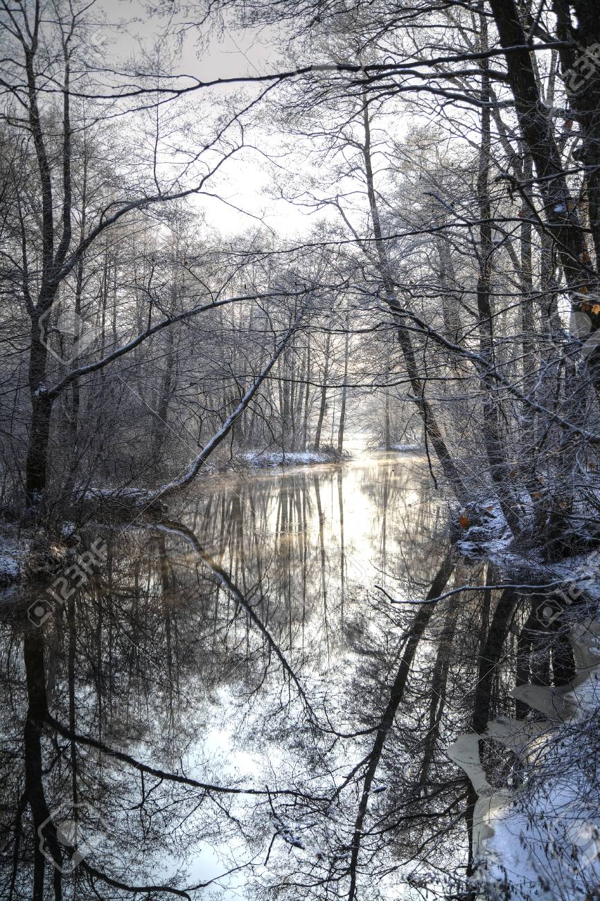 冬の滝 冬の絵のような風景 の写真素材 画像素材 Image
