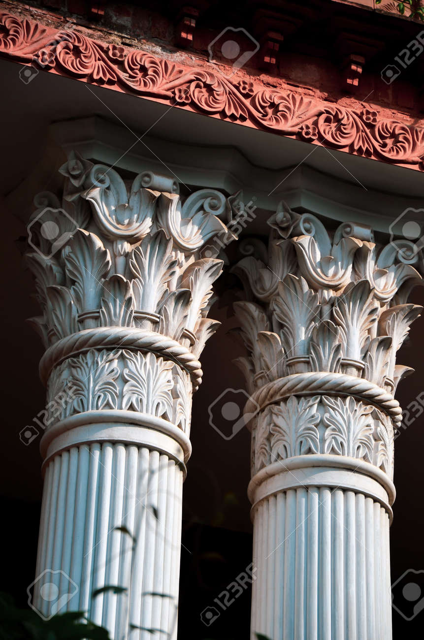 古典的なデザインのセメントコラム 頑丈で長持ちする&amp 古典的なデザインのセメントコラム 頑丈で長持ちする&amp