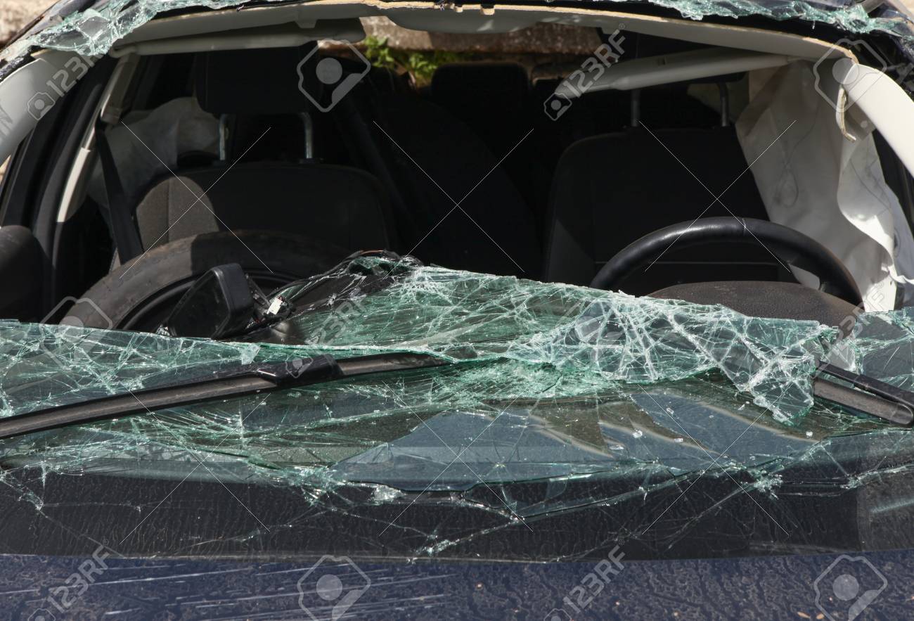 車のクラッシュ フロント ガラスの破壊 の写真素材 画像素材 Image 車のクラッシュ フロント ガラスの破壊 の写真素材 画像素材 Image