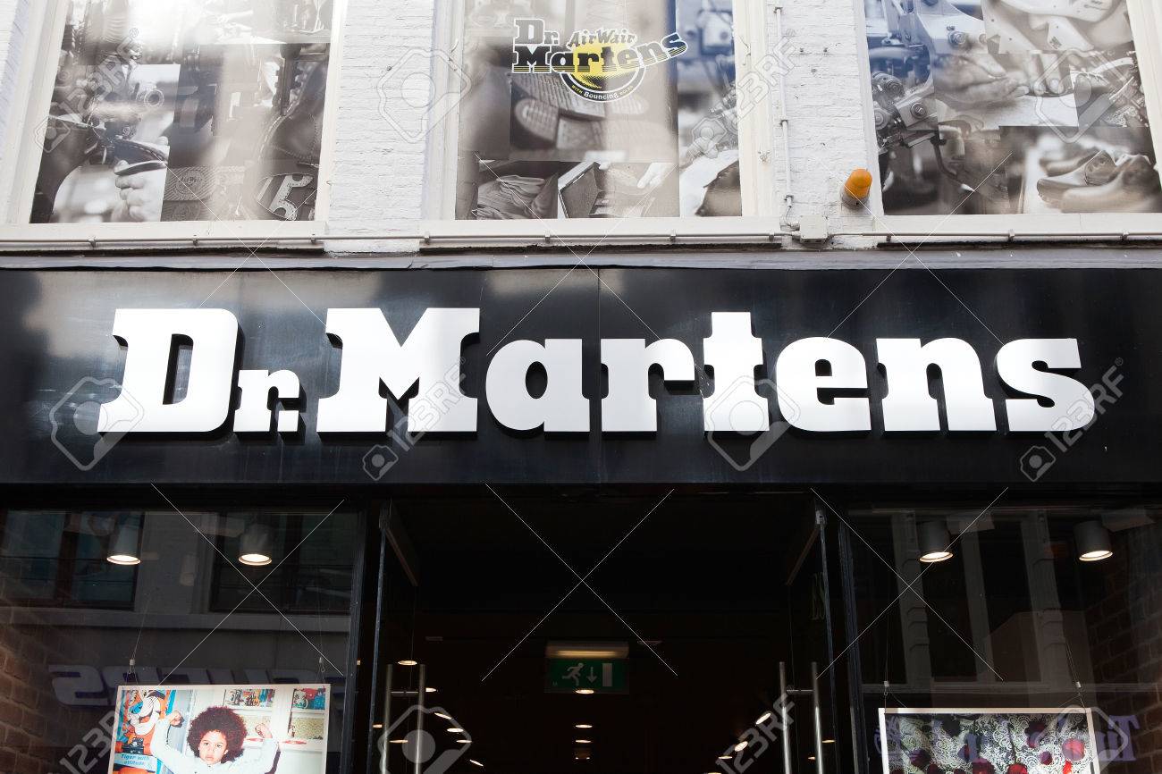 logo dr martens