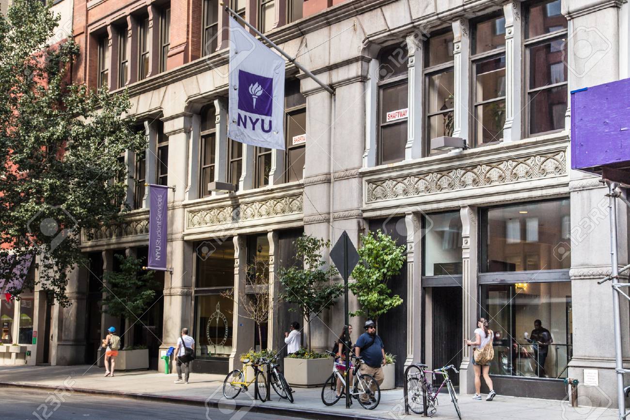 マンハッタンのグリニッジ ヴィレッジにニューヨーク大学 Nyu のニューヨーク シティ 13 年 9 月 13 日 ストリート ビュー の写真素材 画像素材 Image