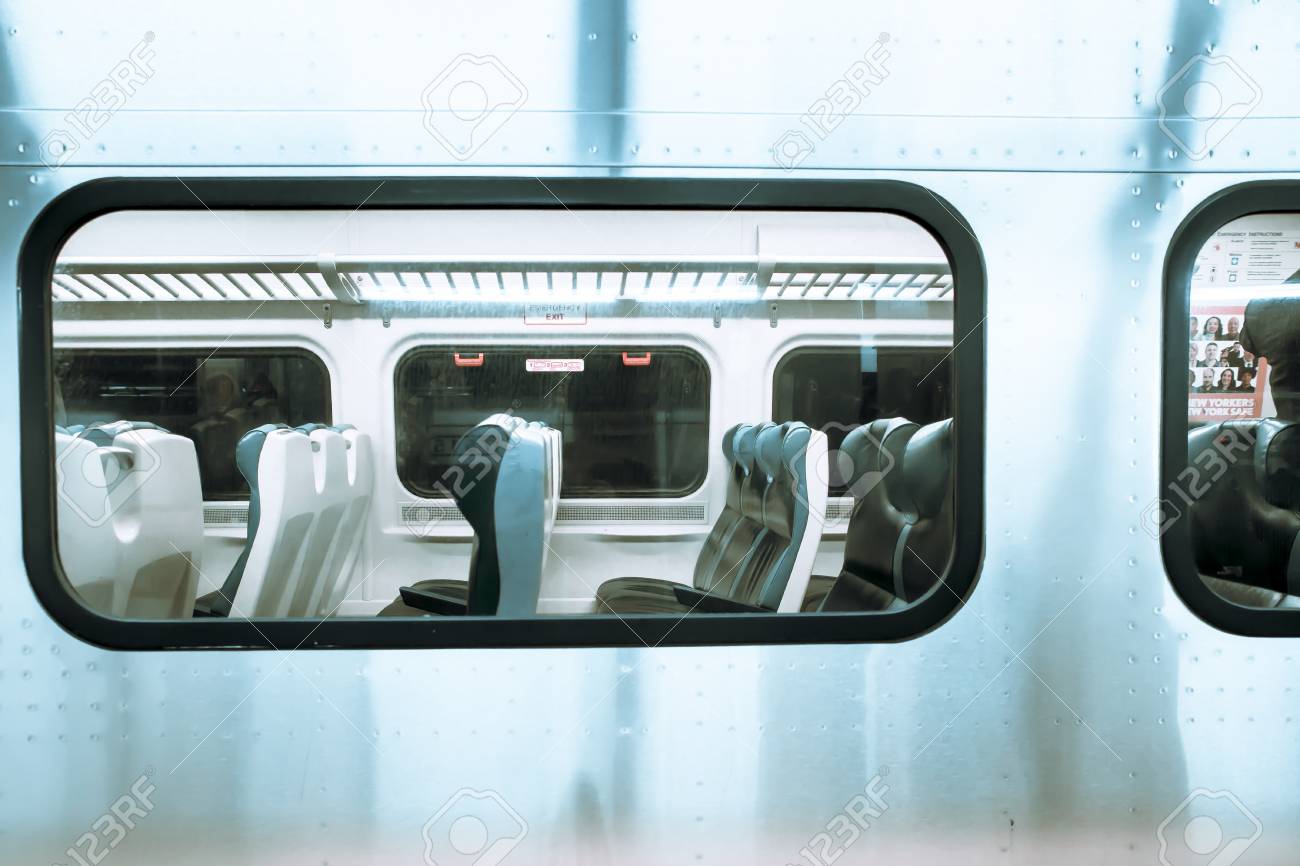 ニューヨーク市ロング アイランド鉄道ペンシルバニア駅での ウィンドウに表示します の写真素材 画像素材 Image ニューヨーク市ロング アイランド鉄道ペンシルバニア駅での ウィンドウに表示します の写真素材 画像素材 Image