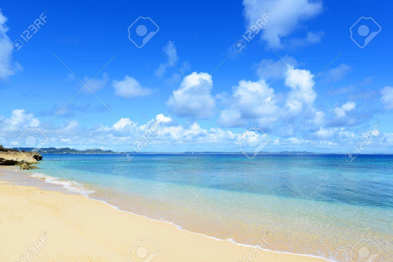 美しい海と沖縄の夏の空 の写真素材 画像素材 Image