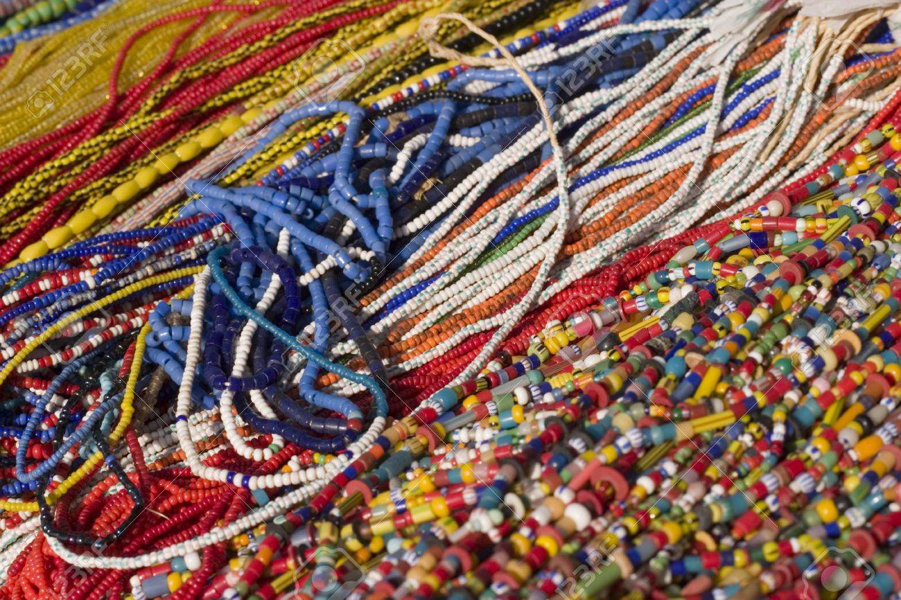 Capítulos De Collares Bolas De Colores Fotos, Retratos, Imágenes Y Fotografía De Archivo Libres Derecho. Image 2029259.