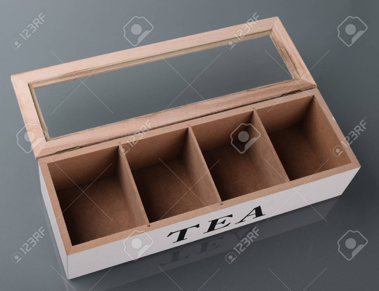 De Madera Para Té Cuatro Compartimentos Fotos, Retratos, Imágenes Y Fotografía Archivo Libres De Derecho. Image