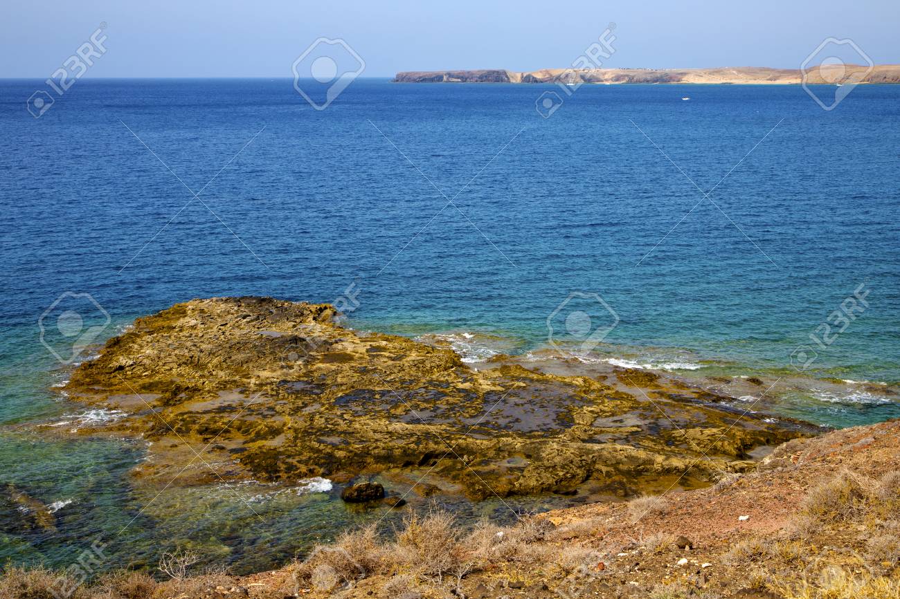 Volcanique Espagne Littoral De Leau Dans Le Ciel Lanzarote Plage De Nuage Et De Lété