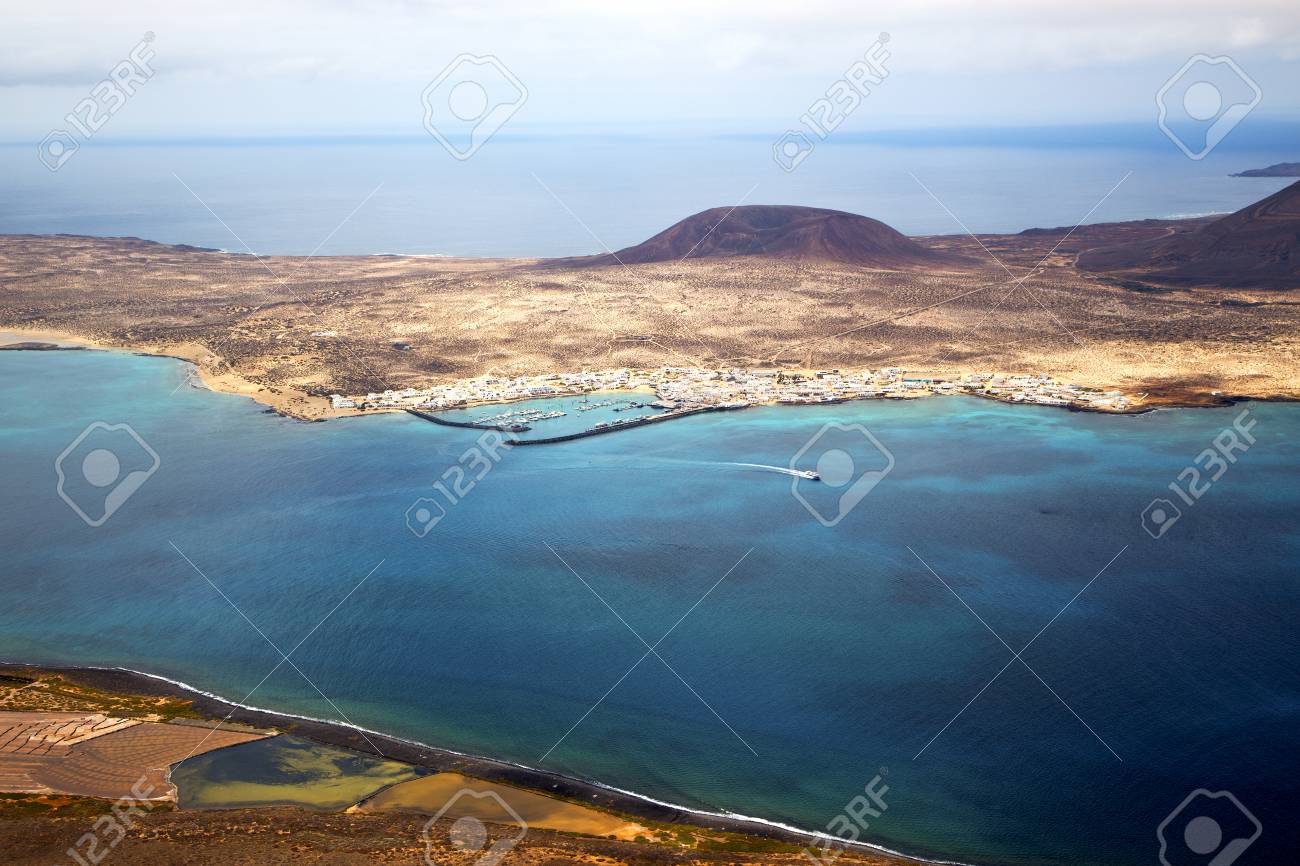 Espagne Miramar Del Port Rocher Pierre Ciel Nuage Plage Bateau Yacht Eau à Lanzarote Graciosa