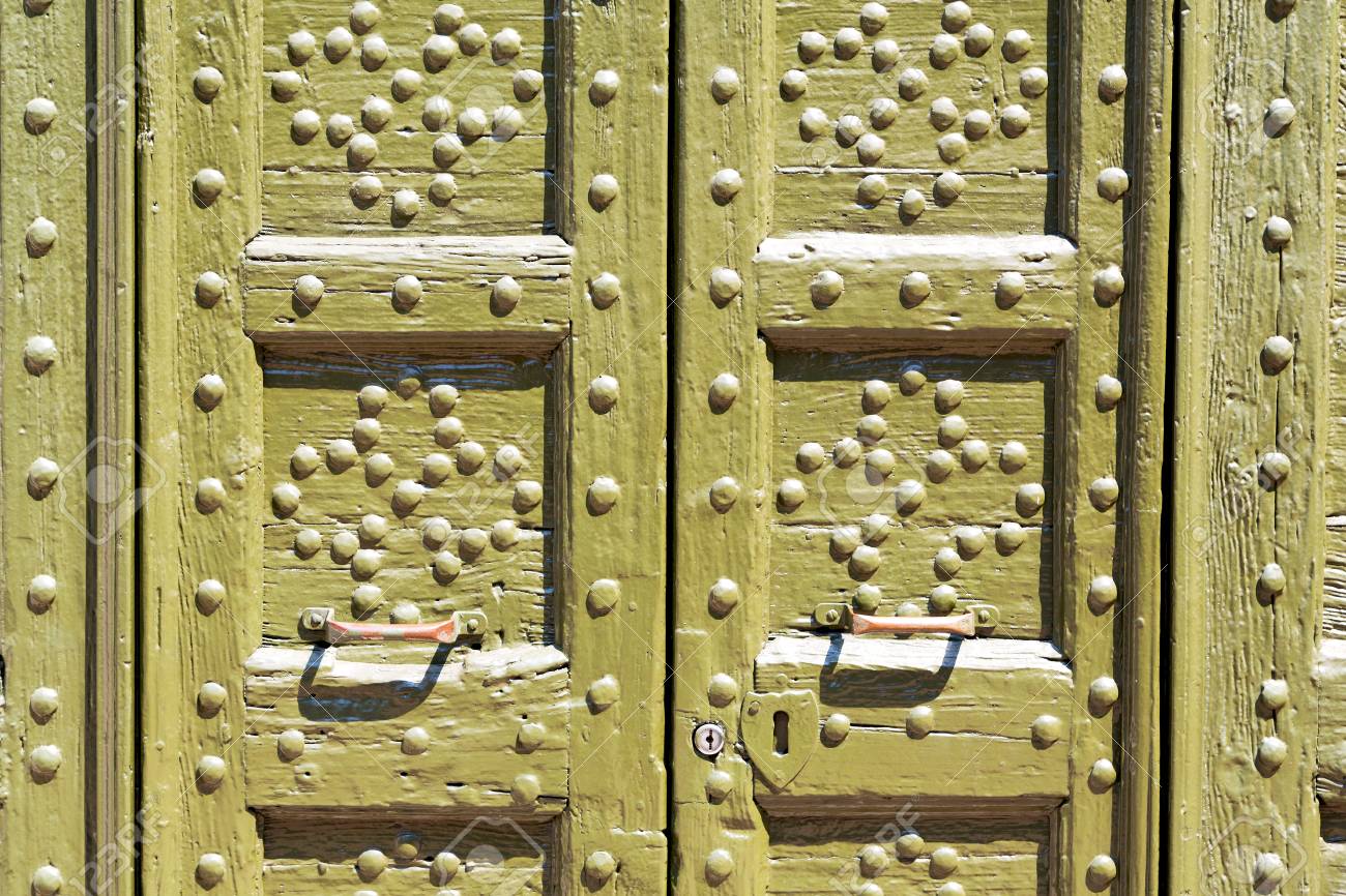 イタリア アンティーク玄関口と背景の装飾的なハンドルでぼかし の写真素材 画像素材 Image