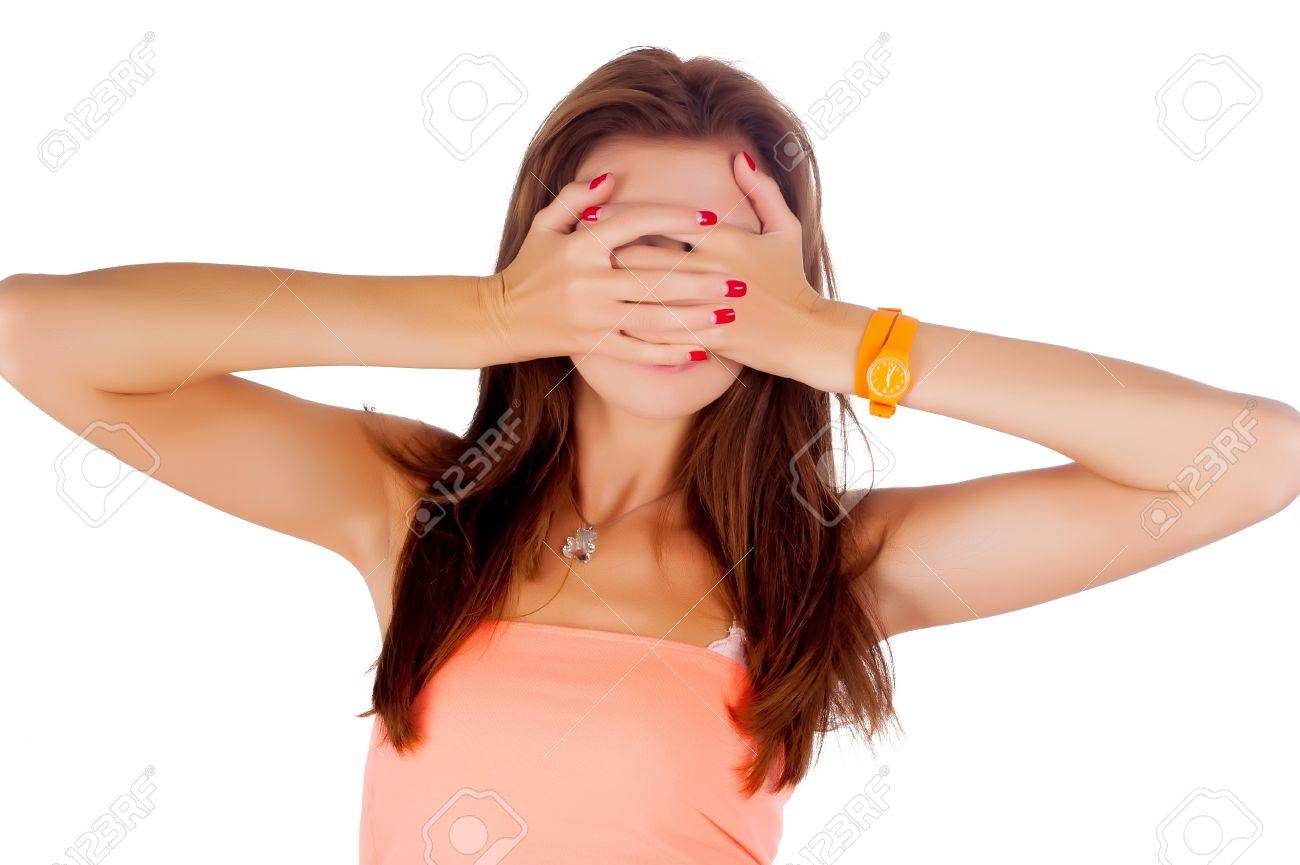 きれいな女性の肖像画の顔を手で覆うし 見て の写真素材 画像素材 Image