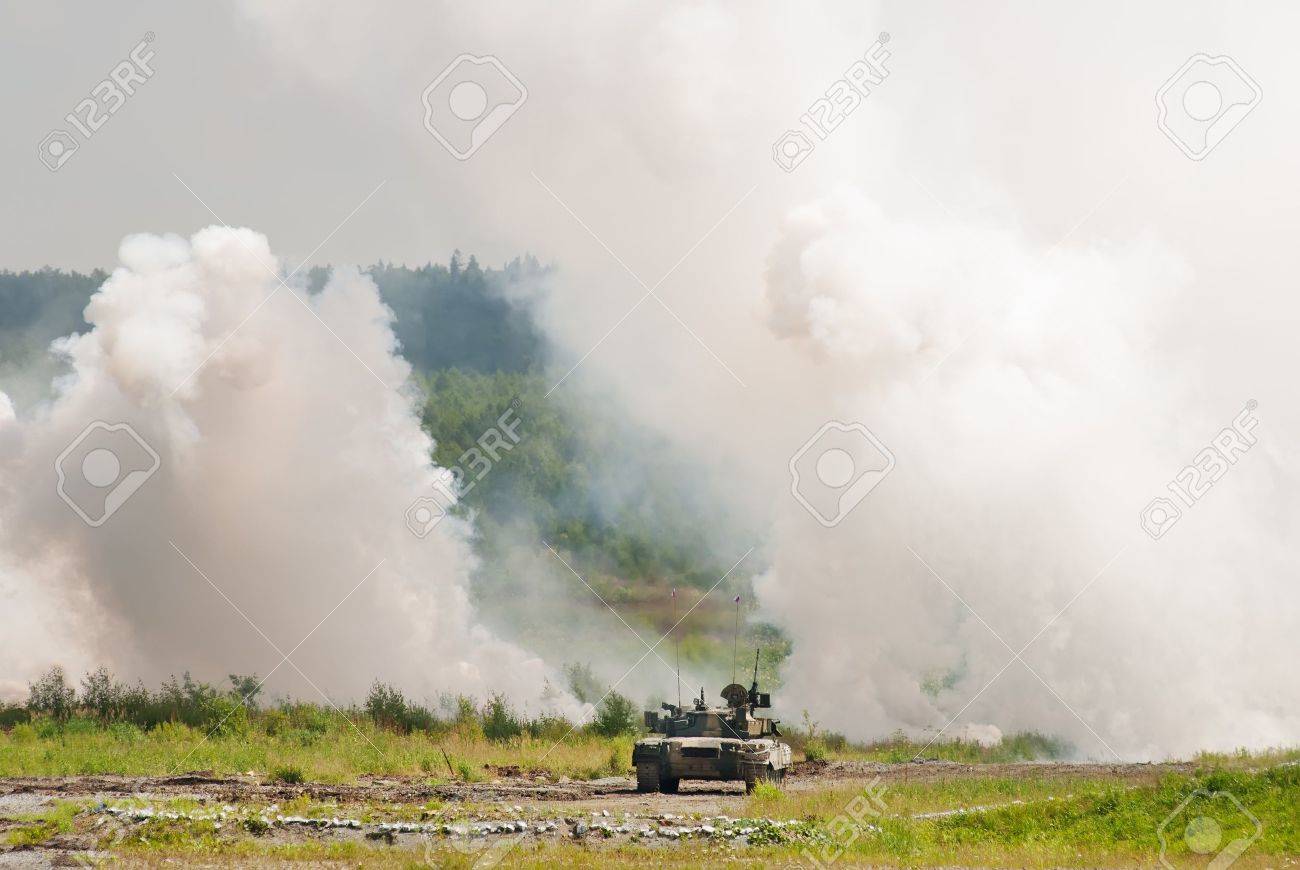 19550960-t-90-tank-making-smoke-screen-for-defending-russia.jpg