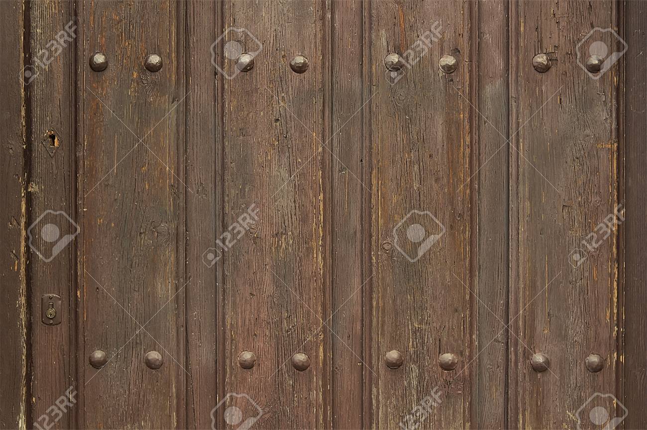 Alte Holztur Mit Metallelementen Schliessen Oben Lizenzfreie Fotos Bilder Und Stock Fotografie Image 83084812