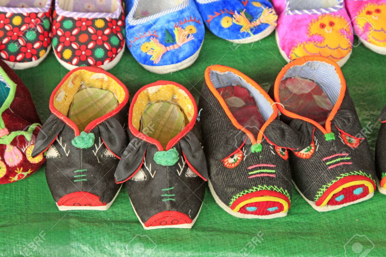 中国の古い靴の置物