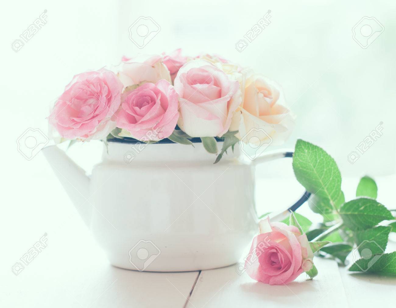 Bouquet Of Yellow And Pink Roses In A White Enameled Vintage.. Stock ... Bouquet Of Yellow And Pink Roses In A White Enameled Vintage.. Stock ...