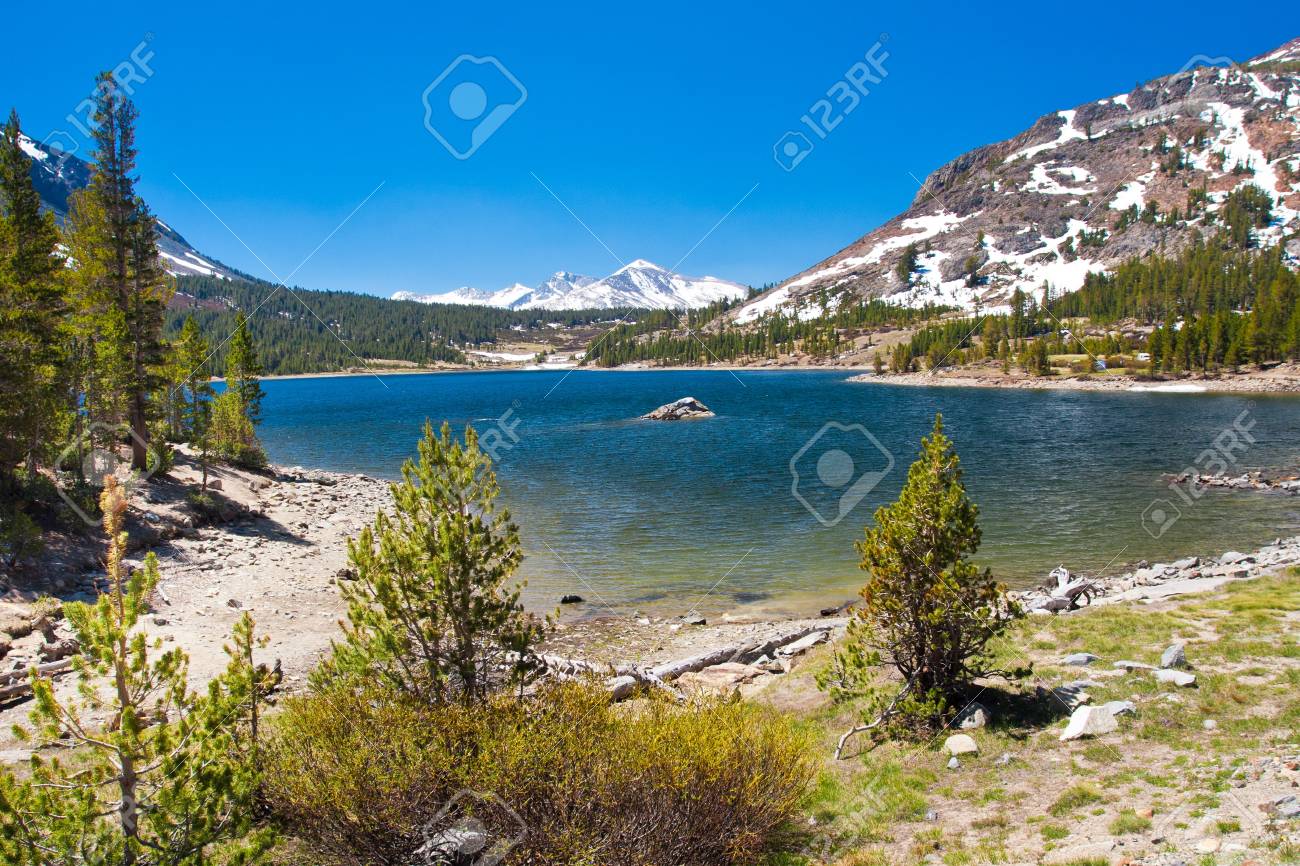 Snow-capped Mountains and Lake in Yosemite National Park,California - 20138936 Snow-capped Mountains and Lake in Yosemite National Park,California - 20138936