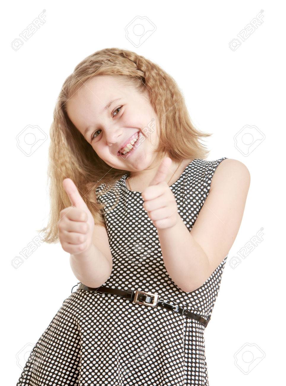 ふさふさした髪の短いブロンドの女の子を魅力的ないい手のすべての記号を示しています 女の子のストラップと結ばれる灰色の絹のガウンを身に着けている 白い背景に分離 の写真素材 画像素材 Image