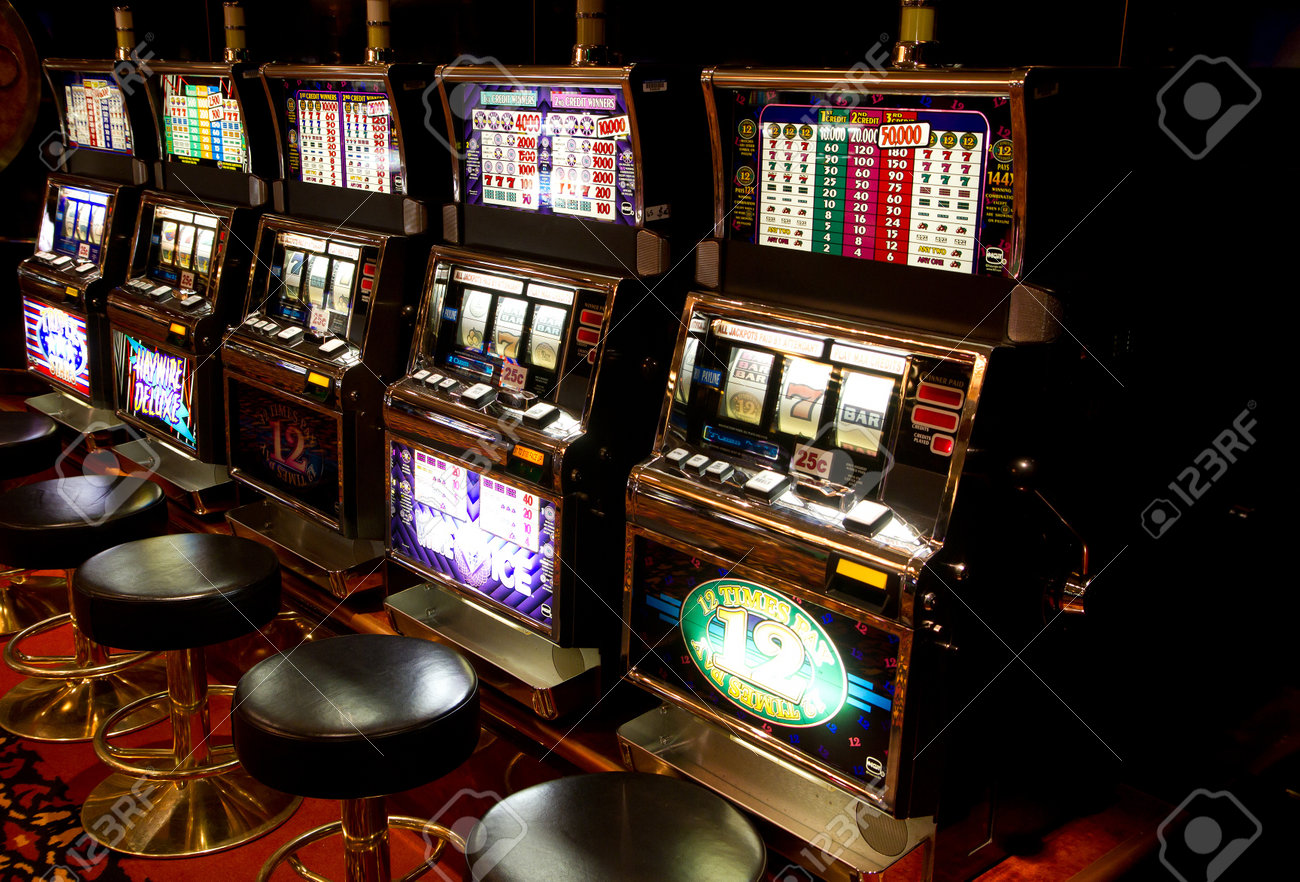 Slot machine in casino - 20399297 Slot machine in casino - 20399297