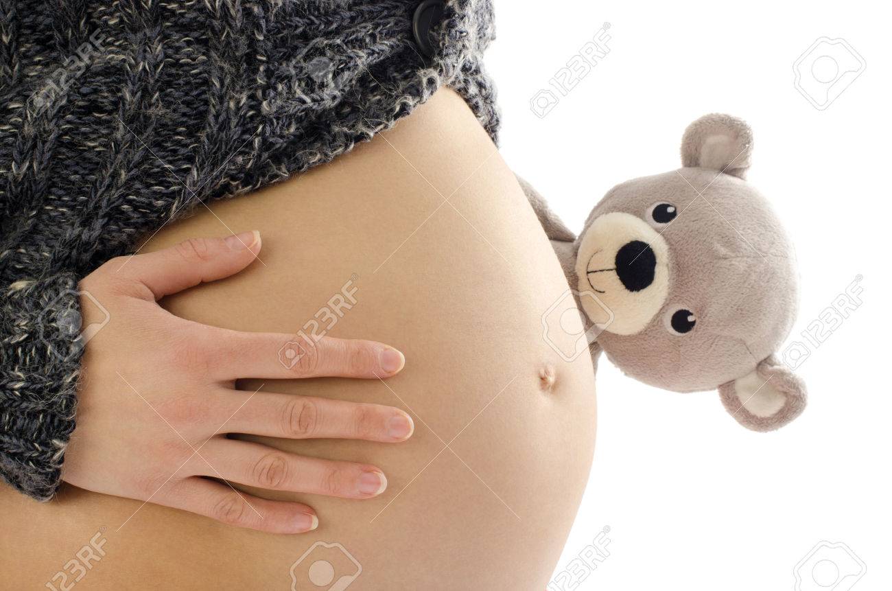 Gros Plan Sur Ventre De Femme Enceinte Femme Qui Attend Un Bebe Avec Un Ours De Nounours Mignon Culminant A Son Ventre Banque D Images Et Photos Libres De Droits Image