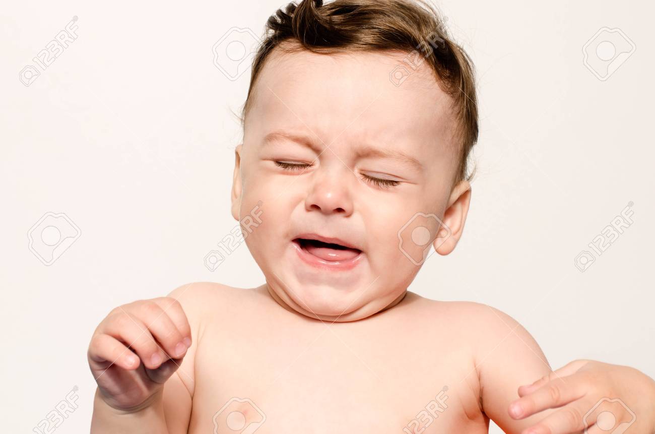 Mignon Petit Garcon Nu Pleure Petit Enfant Qui Souffre Souffre Fait Ses Dents Refuse Et Pleure Mignon Bebe Triste Jetant Une Crise De Colere Bebe Veut Dans Les Bras Pour Etre Tenu