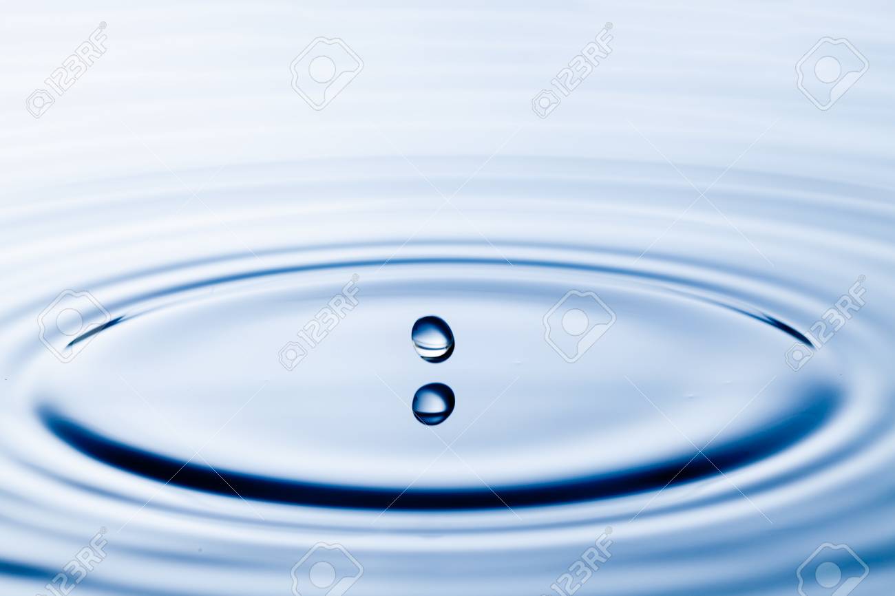 水面に落ちる水の滴 の写真素材 画像素材 Image 水面に落ちる水の滴 の写真素材 画像素材 Image