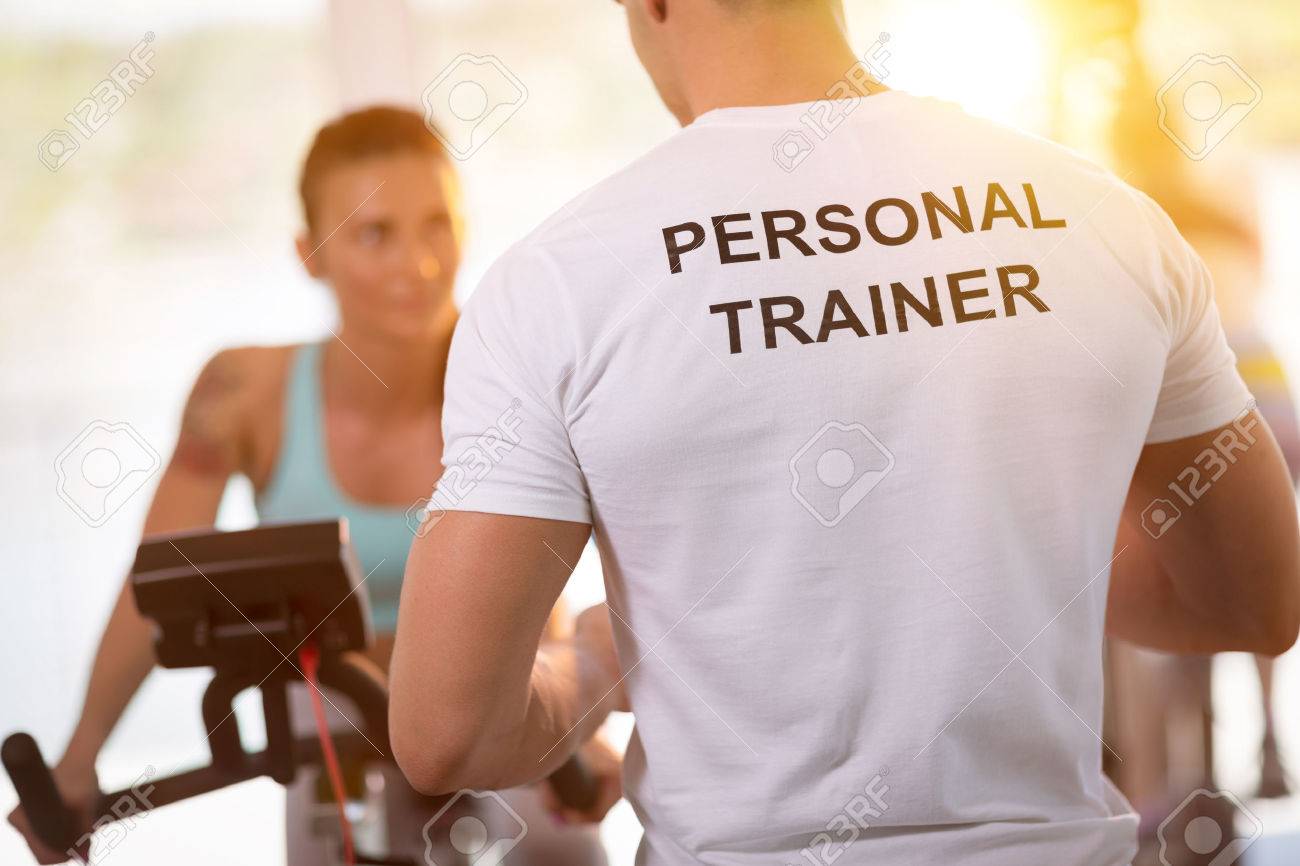 personal trainer on weights