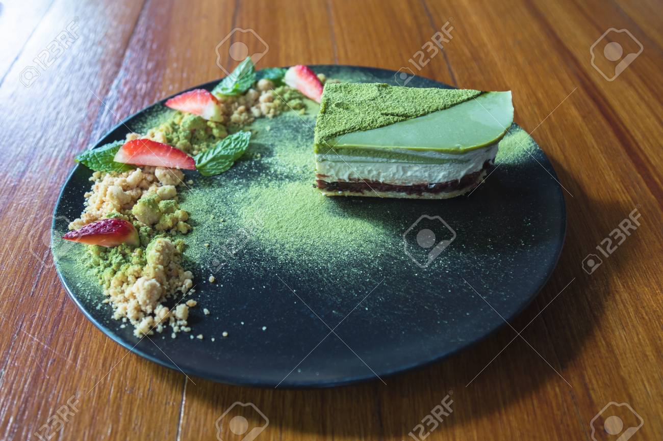 matcha green tea ice cream cake with strawberry and cookie crumble