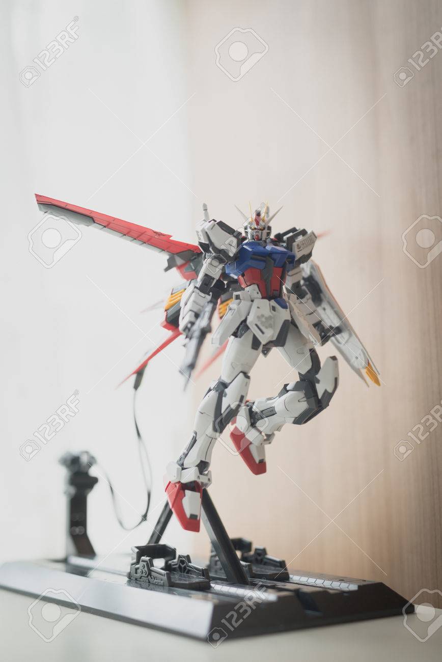 RM 1//100 Scale Action Figure Model Kit Bandai Hobby MG Aile Strike Gundam Ver