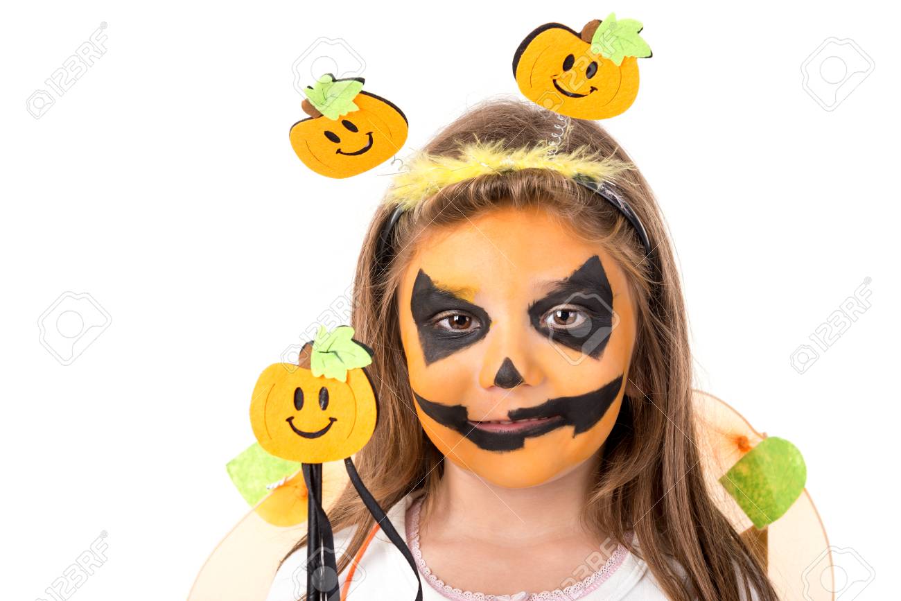フェイス ペイントとハロウィンのカボチャの女の子の衣装で分離ホワイト の写真素材 画像素材 Image
