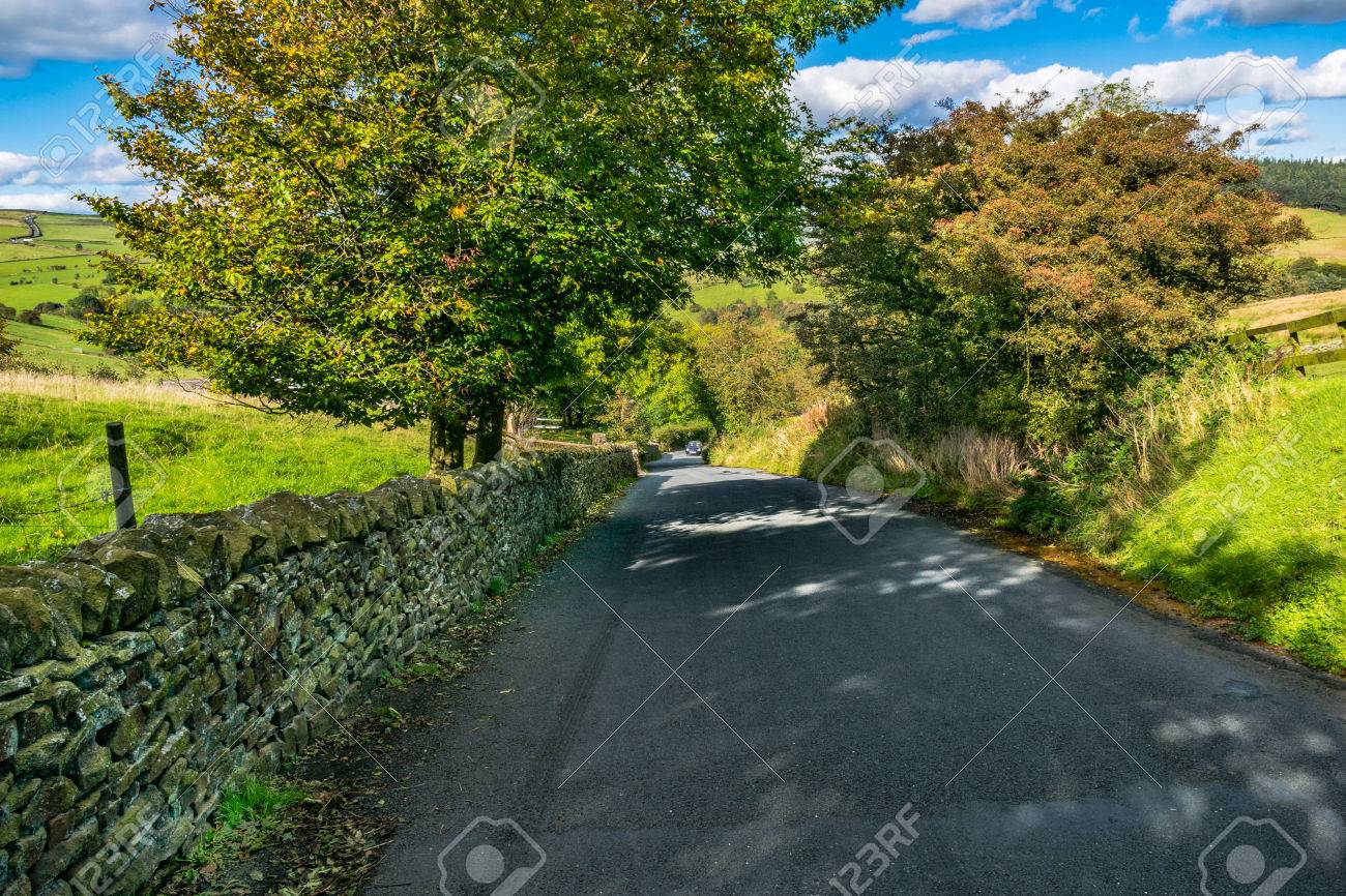 夏 ランカシャー ボウランドの森 イギリスのイギリスの田舎道 の写真素材 画像素材 Image