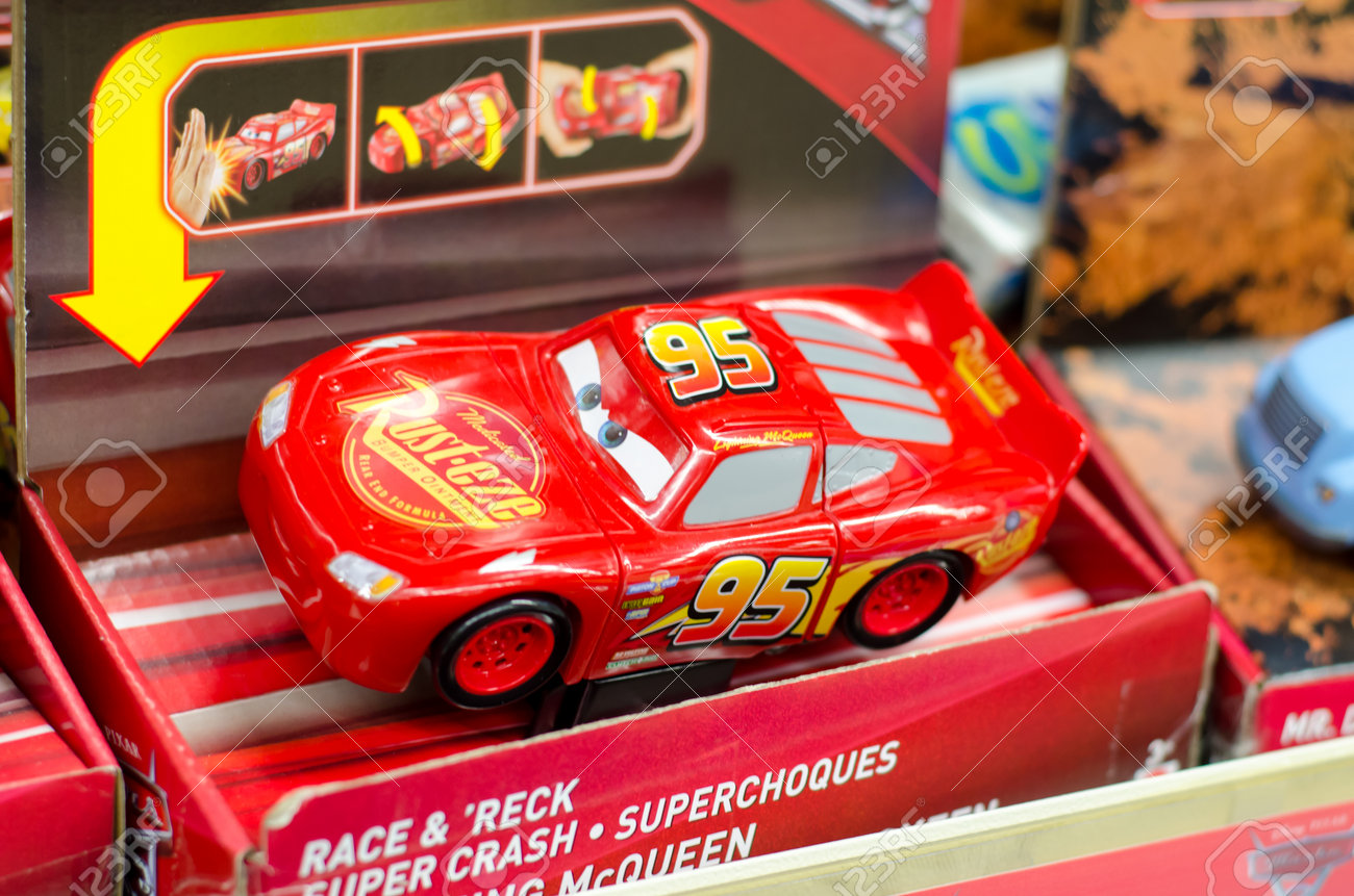 lightning mcqueen crash toy
