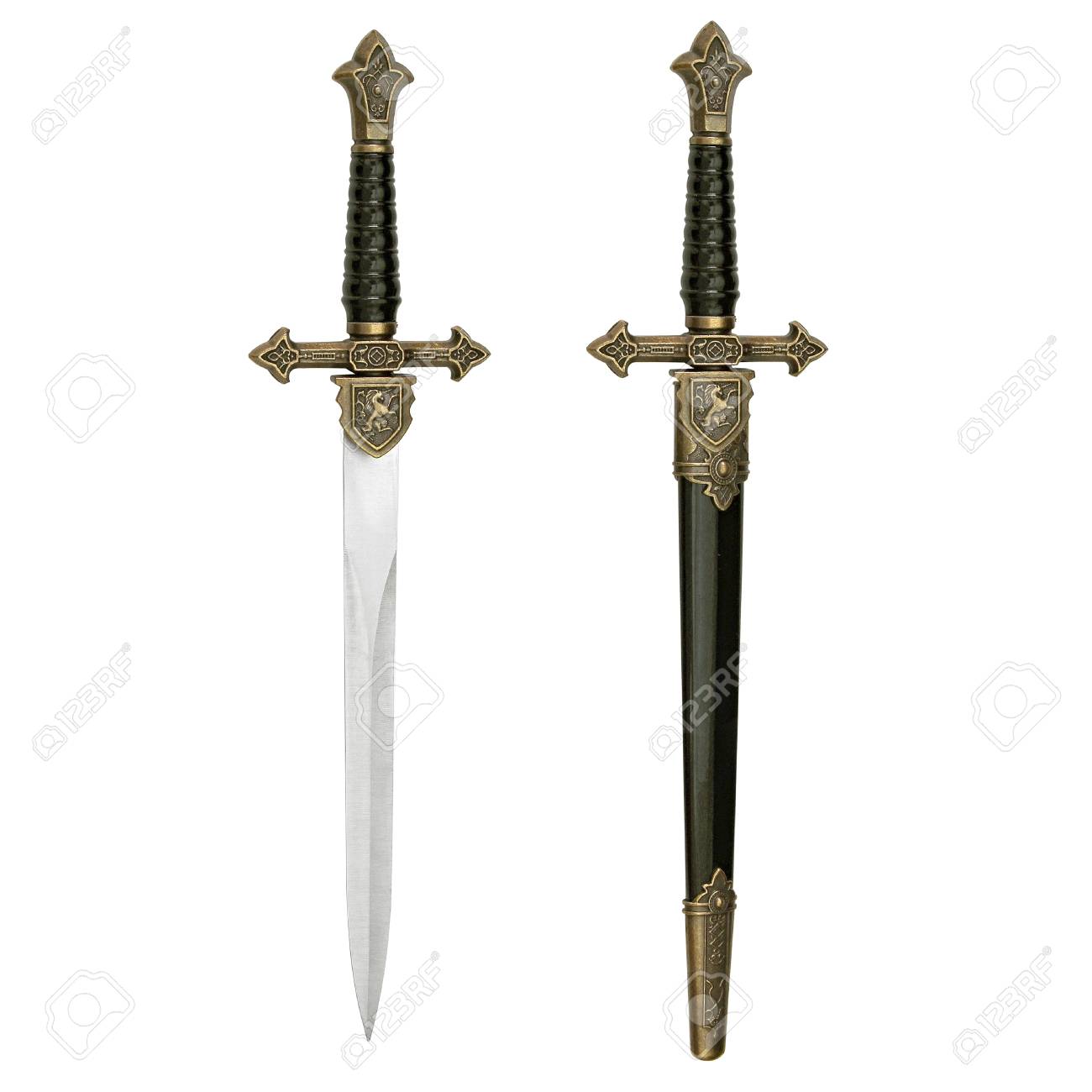 短剣のファンタジーアドベンチャー 白い背景の上の剣 の写真素材 画像素材 Image