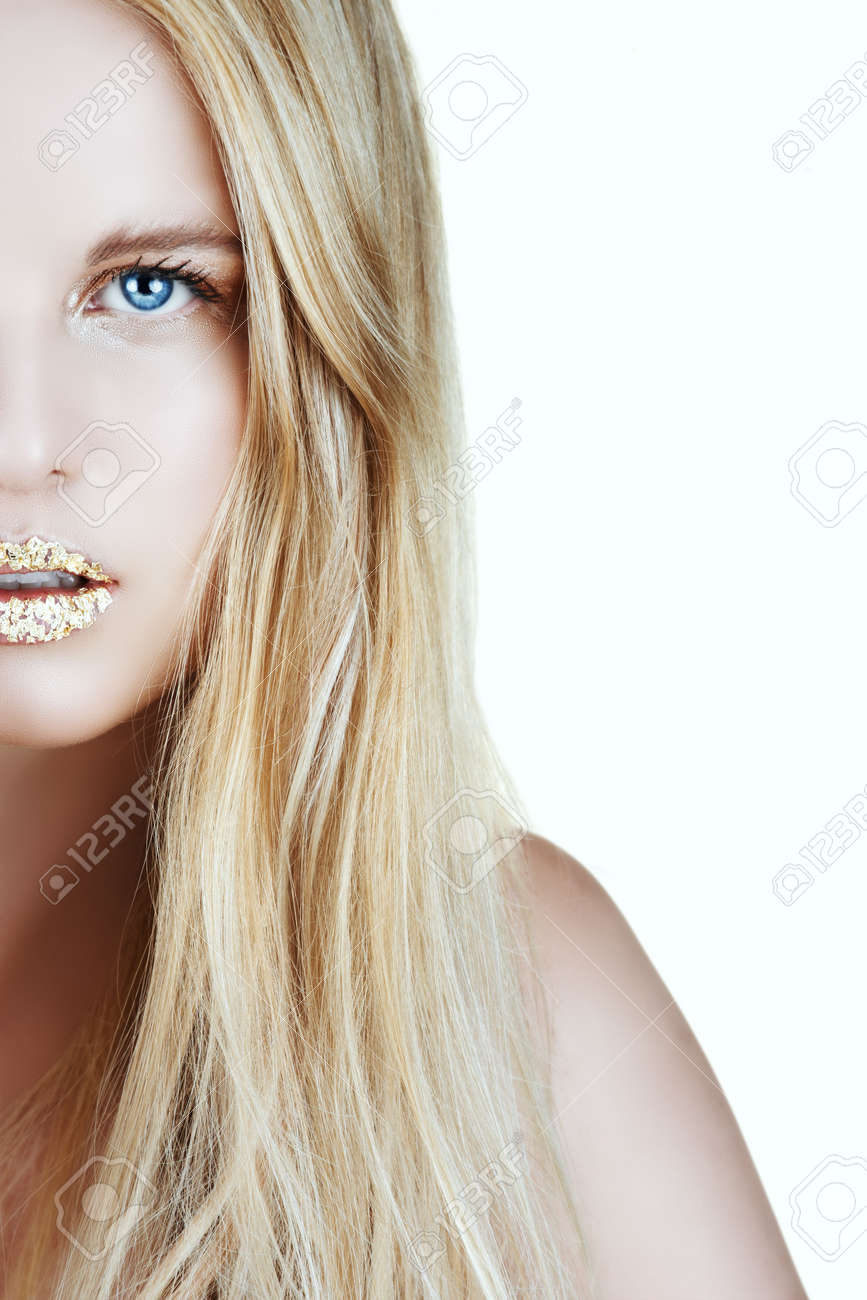 The Blue of her Hair, The Gold of her Eyes