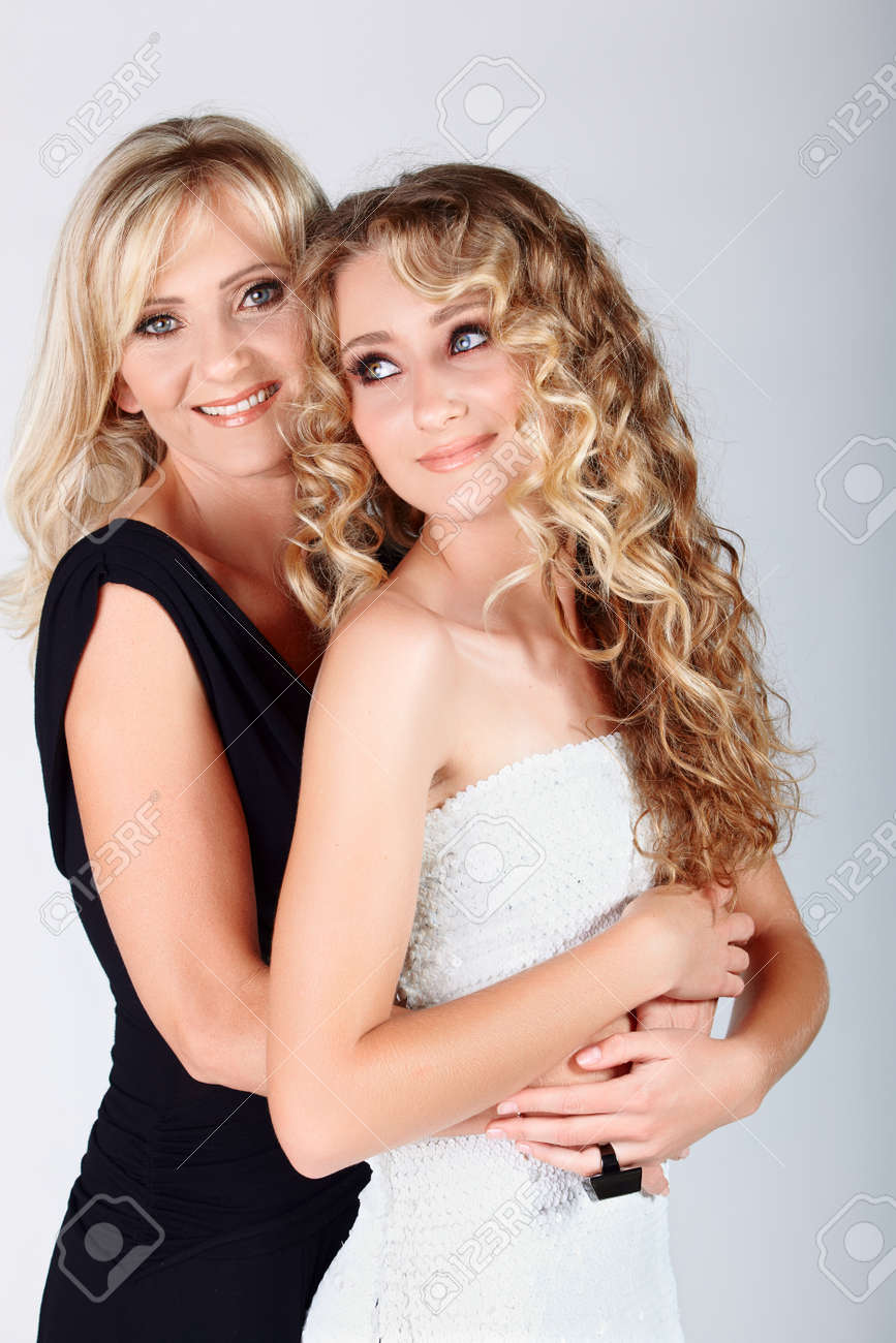 mom and teenage daughter outfits