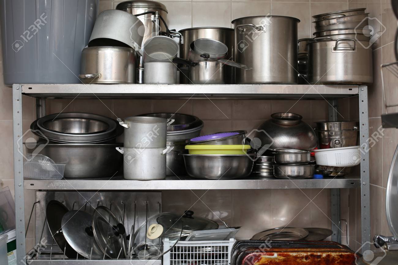 Set Di Vecchi Utensili Da Cucina - Attrezzature Retrò Della Nonna Di ... Set Di Vecchi Utensili Da Cucina - Attrezzature Retrò Della Nonna Di ...