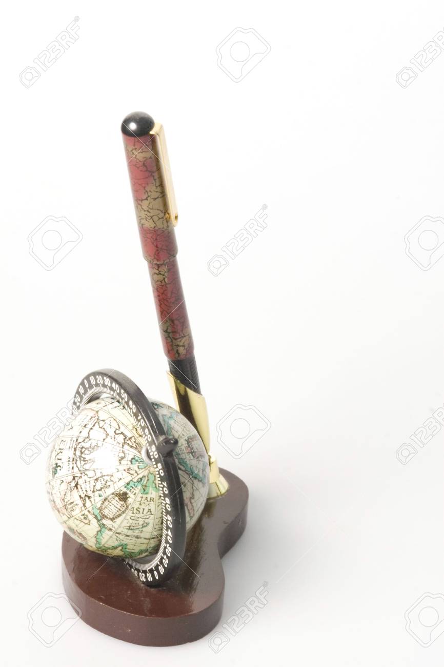 Alte Altmodischen Globus Und Stift Lizenzfreie Fotos Bilder Und Stock Fotografie Image 1283466