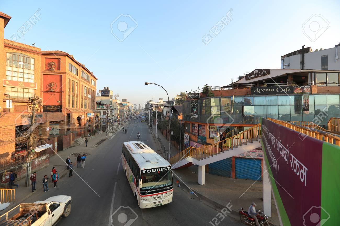 カトマンズ ネパール 11 月 13 16 観光バスは ポカラ カトマンズ ネパールに駅を出発 の写真素材 画像素材 Image