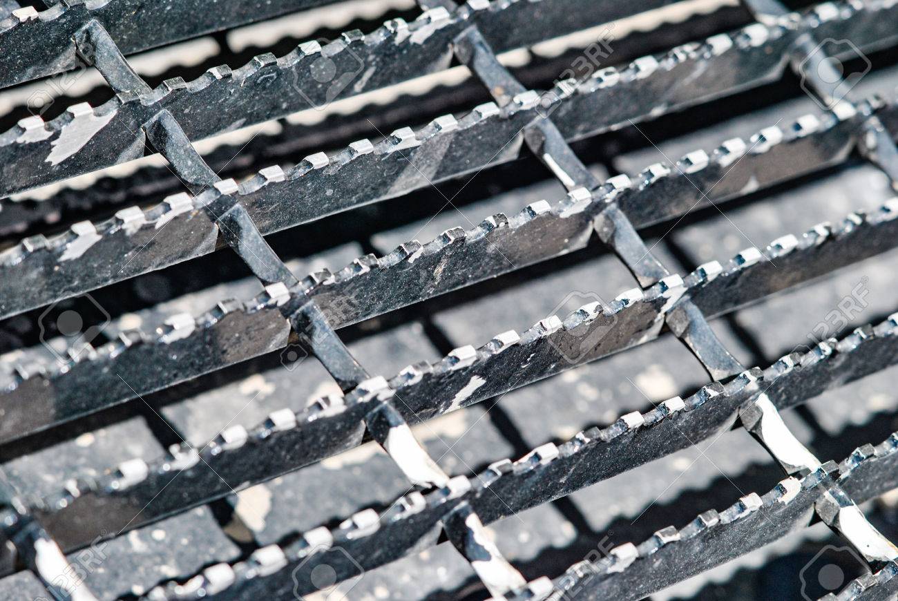 安全な足場の尾根と鉄格子 の写真素材 画像素材 Image