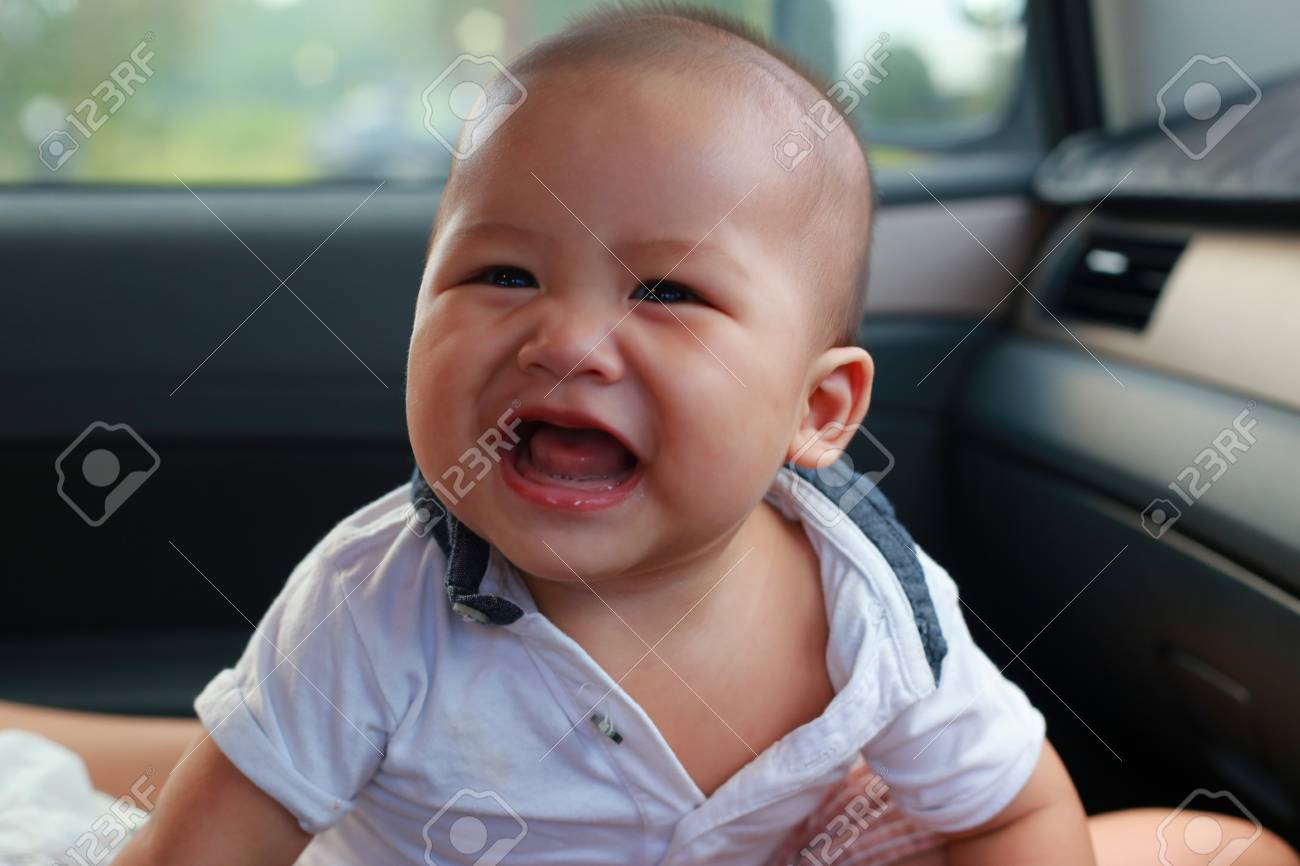 Joyeux 6 Mois Bebe Garcon Souriant Banque D Images Et Photos Libres De Droits Image