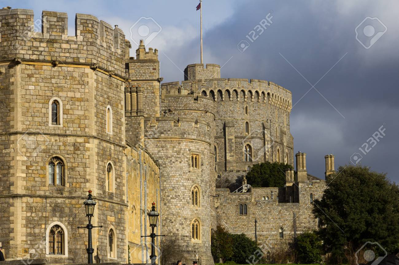Windsor Reino Unido 1 De Febrero De 2014 Parte De Los Muros Del Castillo De Windsor Durante El Día Fotos Retratos Imágenes Y Fotografía De Archivo Libres De Derecho Image 34183934