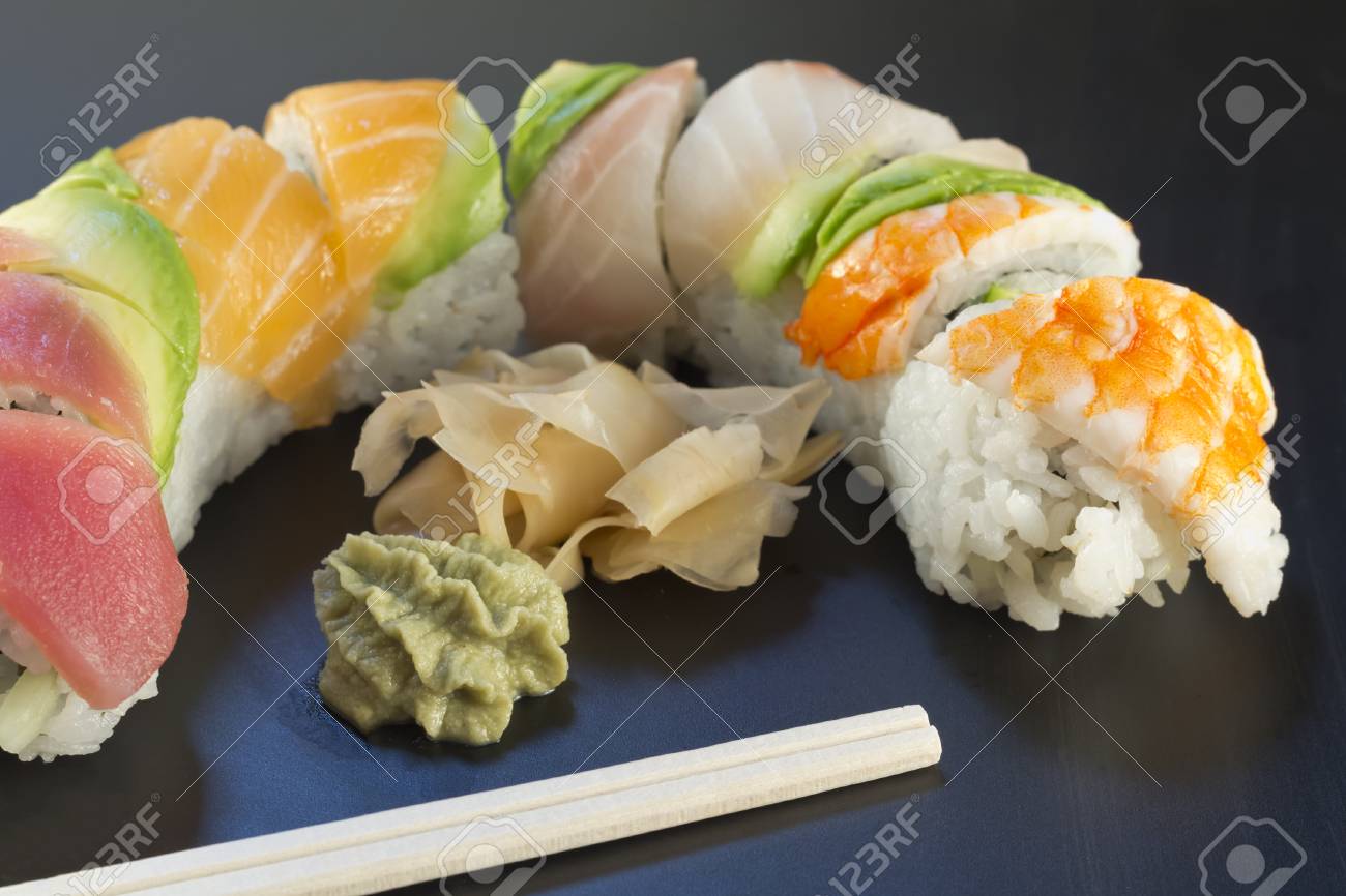 レインボー ロール寿司はわさびと生姜スライス の写真素材 画像素材 Image レインボー ロール寿司はわさびと生姜スライス の写真素材 画像素材 Image