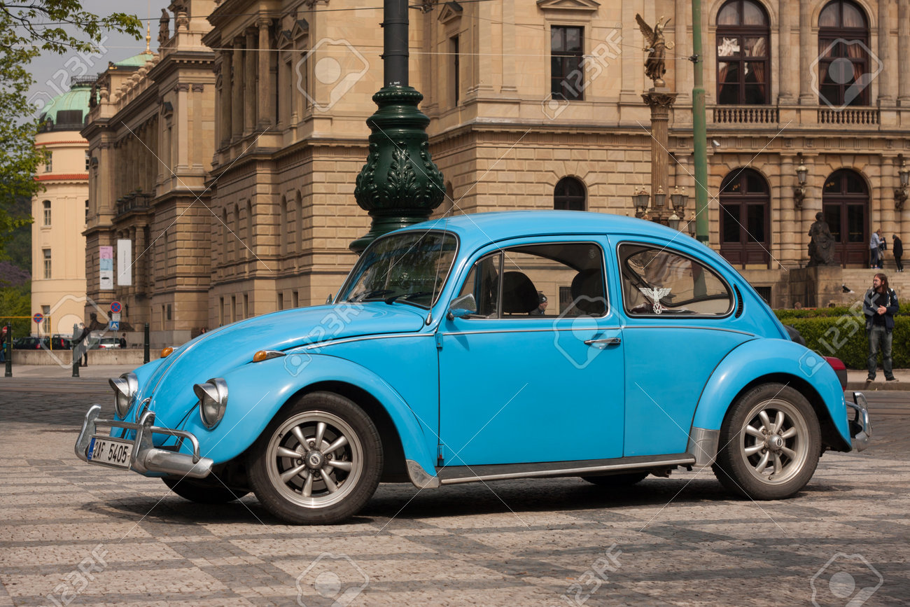 PRAGUE, CZECH REPUBLIC - APRIL 21, 2017: Vintage blue Volkswagen Beetle car, parked in front of the Rudolfinum concert hall - 78382932 PRAGUE, CZECH REPUBLIC - APRIL 21, 2017: Vintage blue Volkswagen Beetle car, parked in front of the Rudolfinum concert hall - 78382932