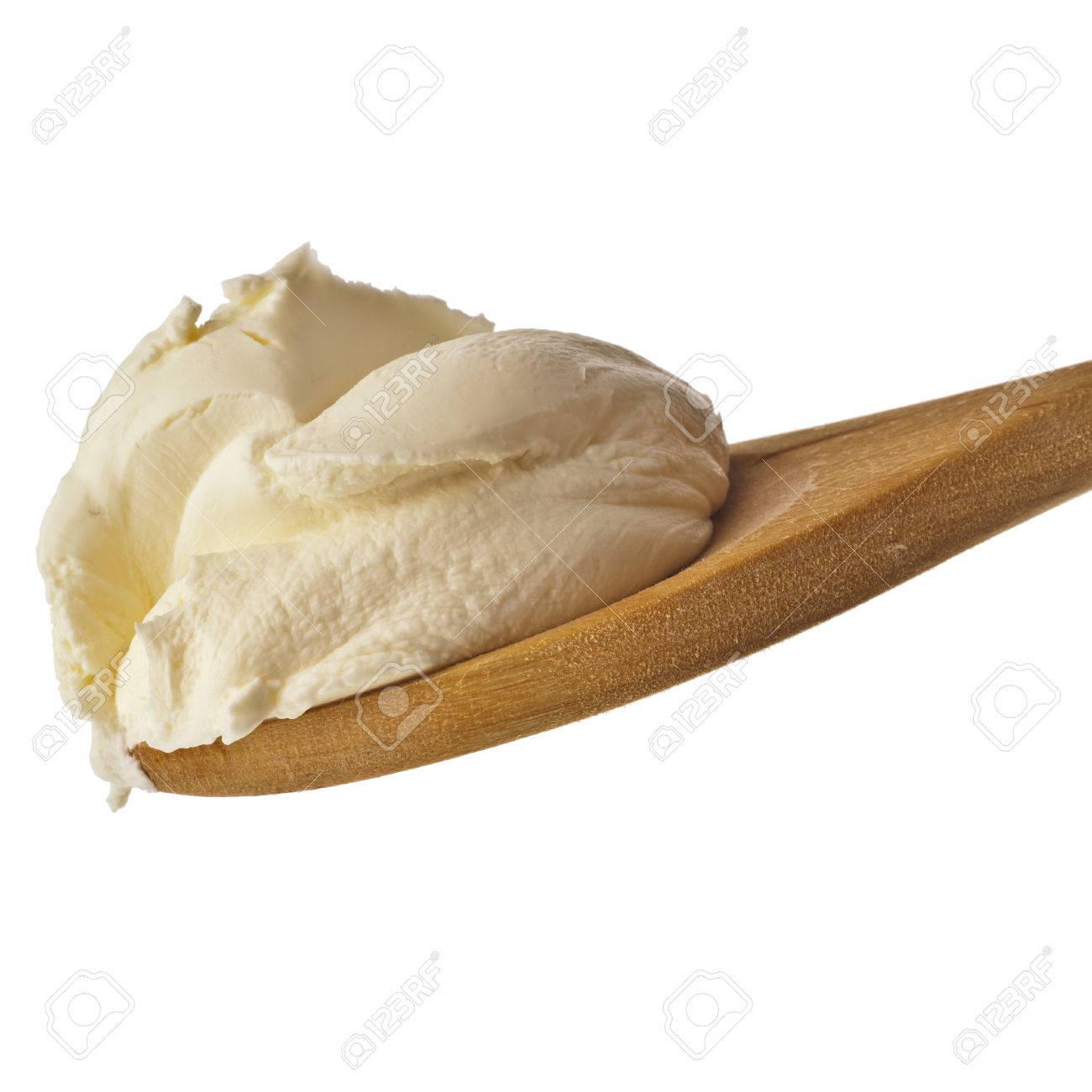 木のスプーンにマスカルポーネをクローズ アップ ホワイト バック グラウンドで分離されたを撮影マクロ の写真素材 画像素材 Image