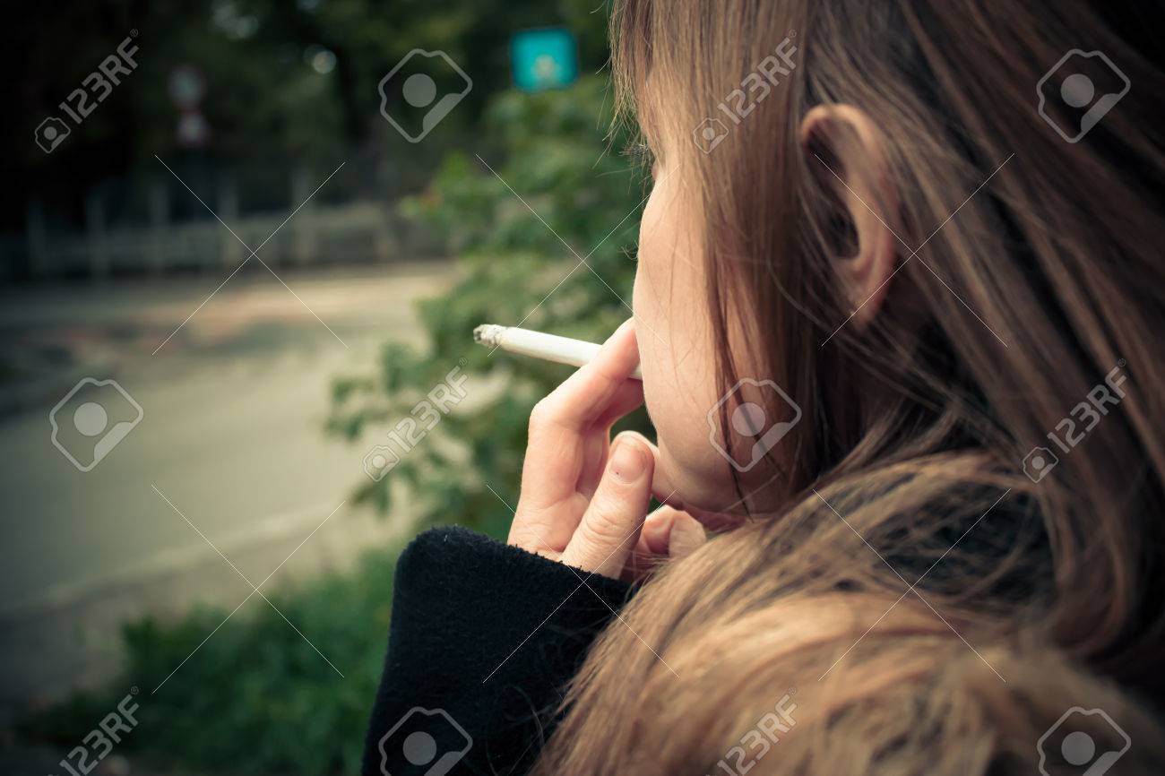 Вейп gif. Эффект дыма для фотошопа. Forced smoke. Женщина курит. Кольца из дыма.