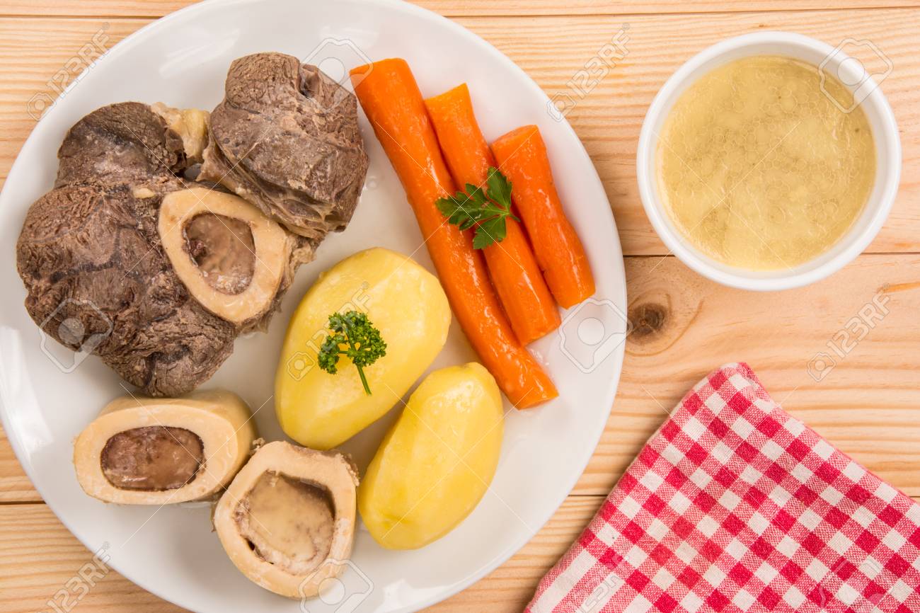 Vue En Angle D Un Pot Au Feu Ragout De Boeuf Francais Sur Une